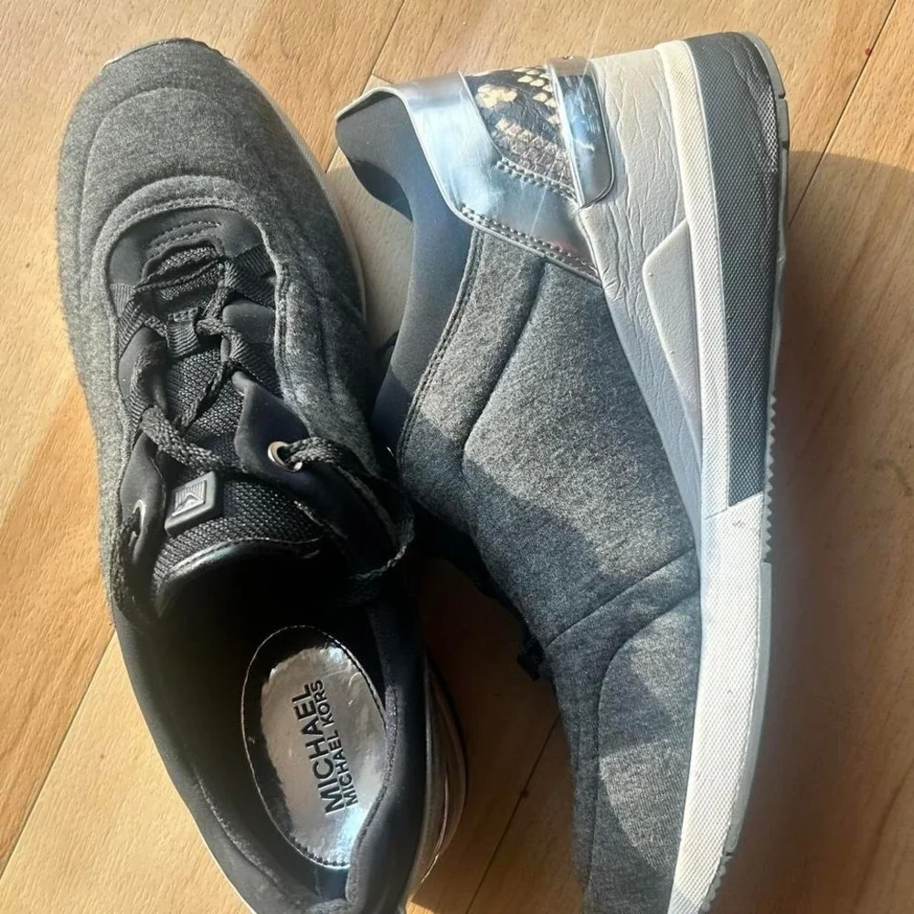 Michael Kors women's 9.5 black silver animal print